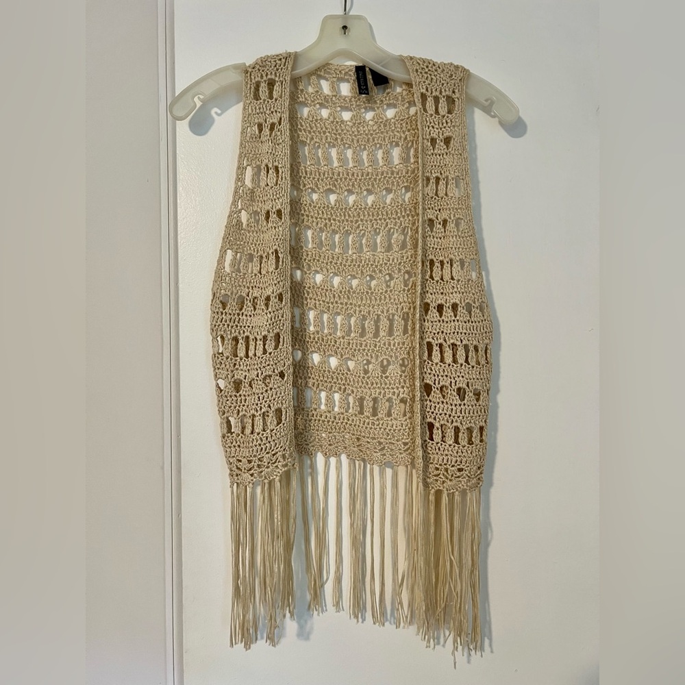 Never worn, great condition, cute boho crochet vest, creamy/beige color, S/M